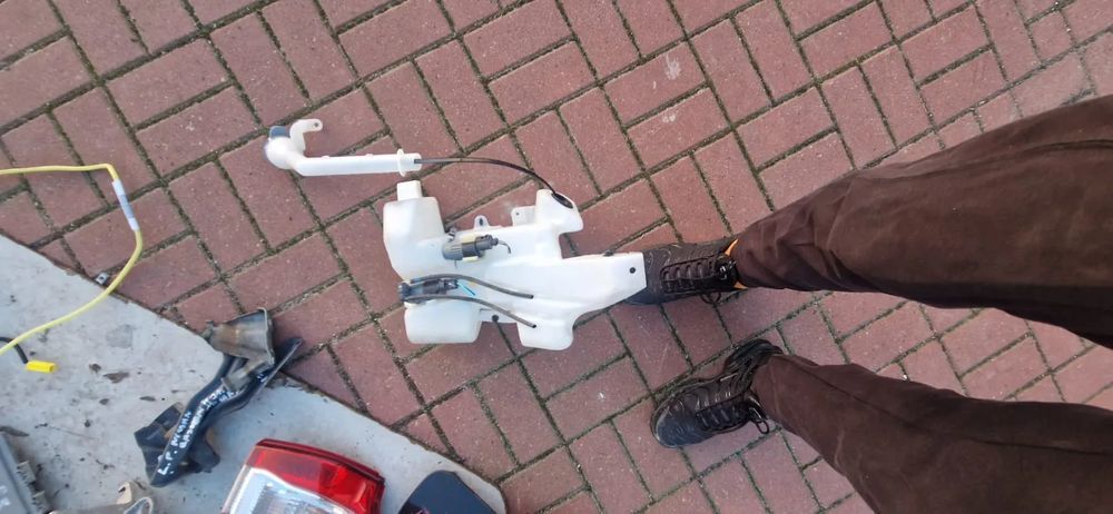 zbiornik spryskiwaczy nissan qashgai j11