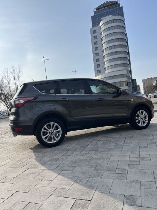 Продам автомобіль Ford Escape 2017року