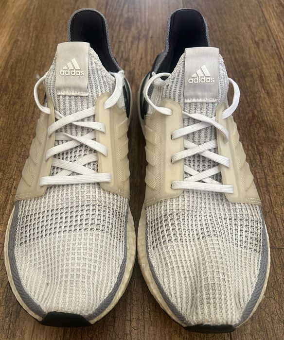Кросівки Adidas UltraBoost, розмір 42