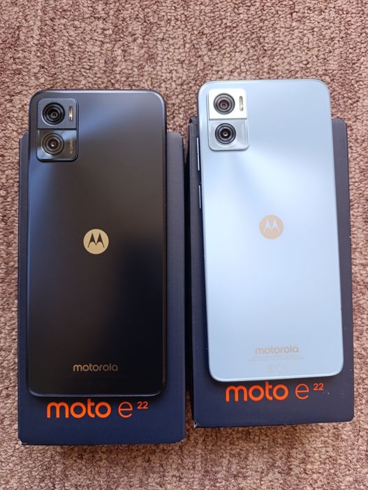 Dwa telefony Motorola E22 4+64G