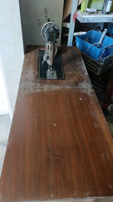 Máquina de costura singer antiga