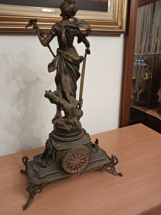 Relógio de mesa muito