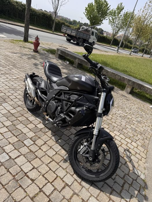 Benelli 502 c com apenas 5 mil km