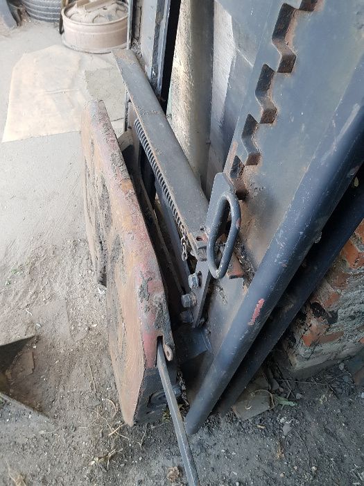 Продам сідло на тягач в комплекті з підрамником регульоване по довжині