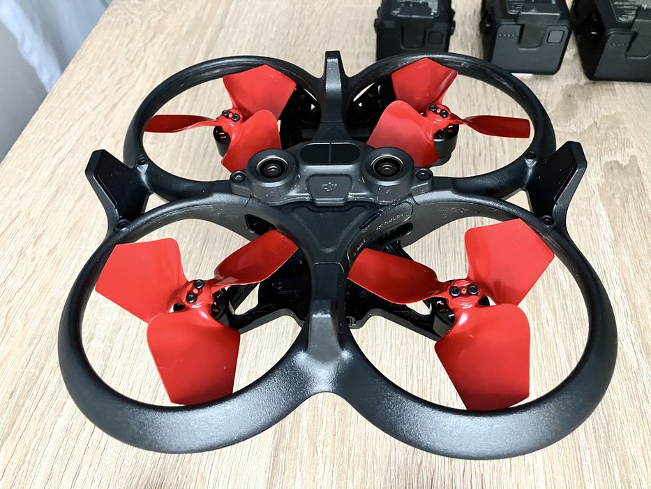 Dron DJI Avata + 3 baterie hub i Motion Controler2