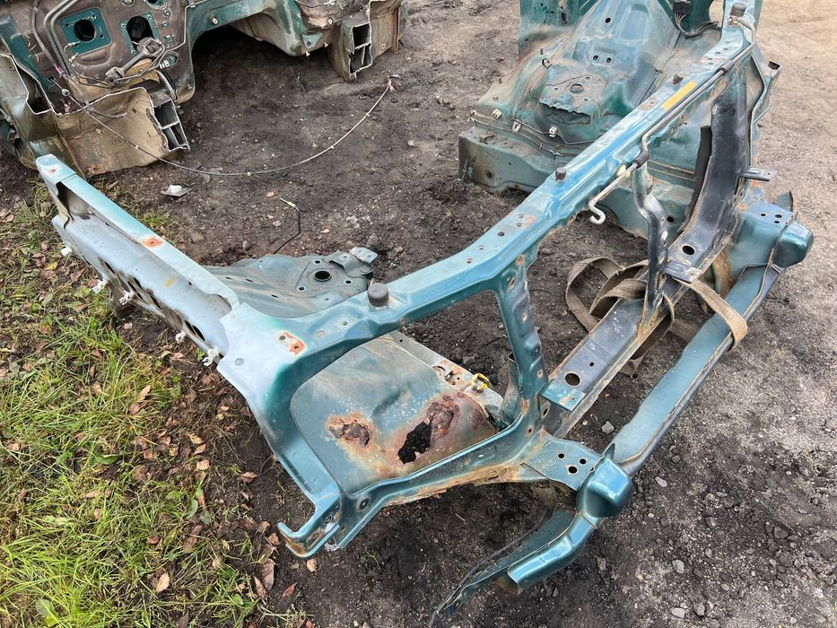 Pas przedni ćwiartka prawa lewa Mitsubishi pajero 3 3.2did