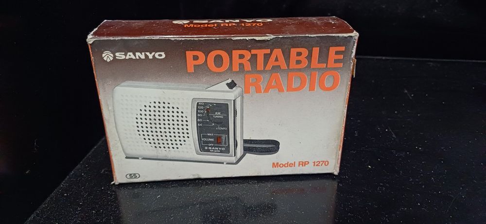 Radio Sanyo portátil