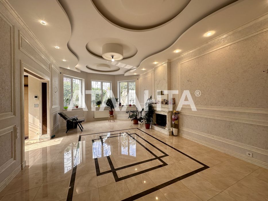 3-уровневый дом с ремонтом на 5.5 сотках на Фонтане