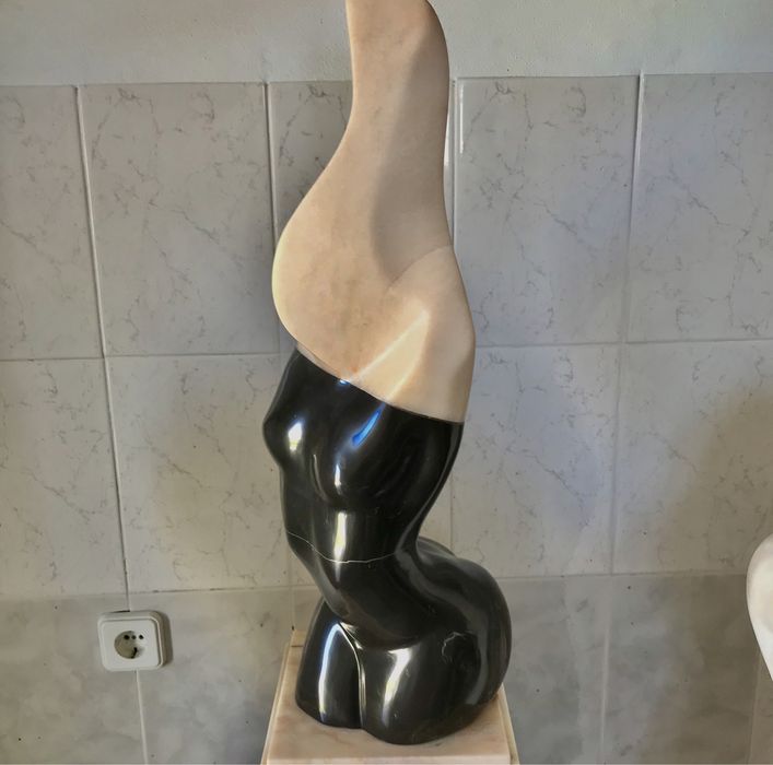 Escultura em mármore Estremoz e pedra men martins