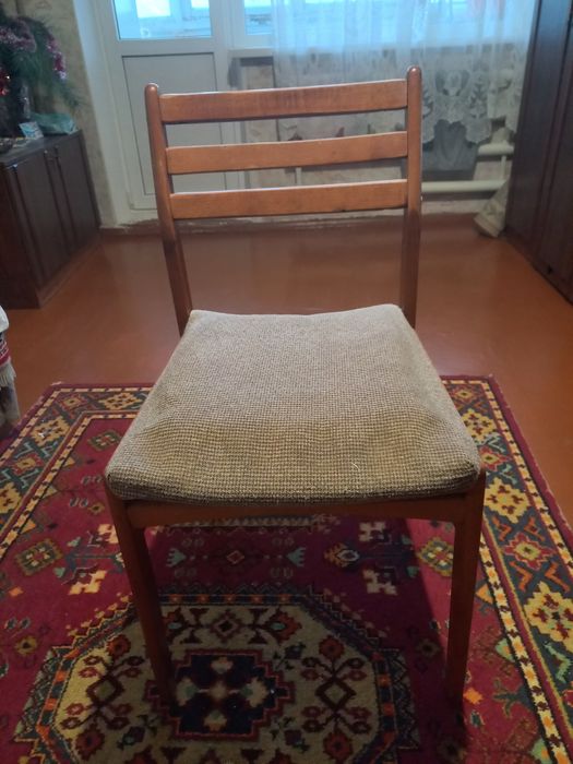 Продам нові стільці