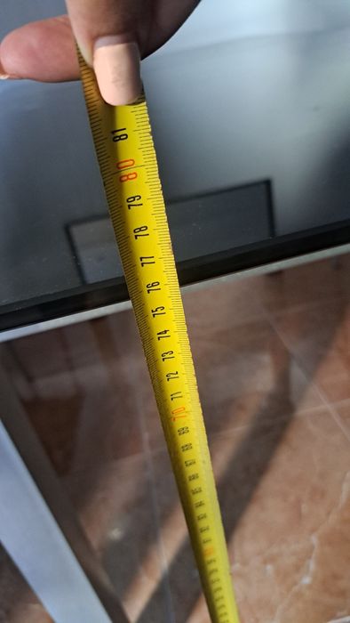 Vendo mesa de vidro e cadeiras