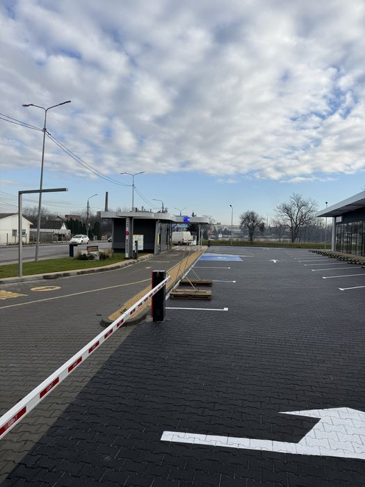 Продам комерційні приміщення. Світло є завжди !