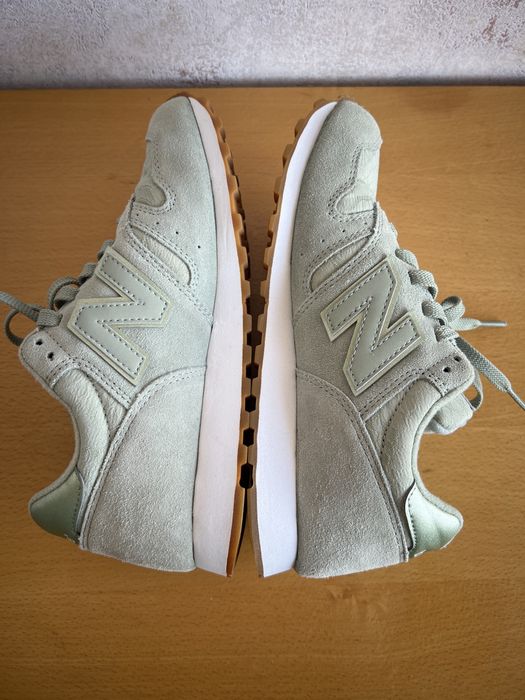 Sapatilhas New Balance novas (2 pares, 2 cores diferentes)