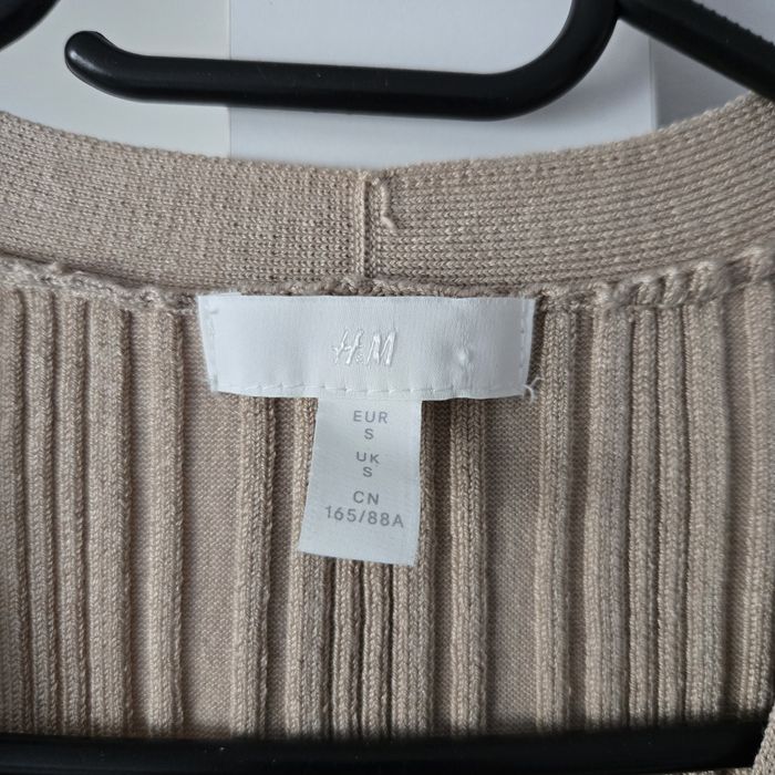 Swetrowa kremowa sukienka H&M S