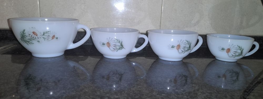 Chávenas vintage com malmequer