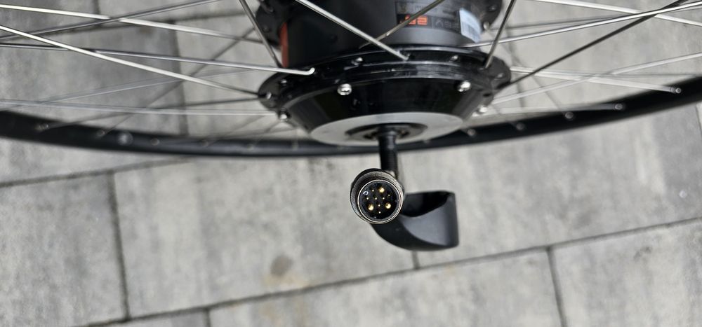 Felga aluminiowa obręcz rowerowa 28" z dynamem Tranz X