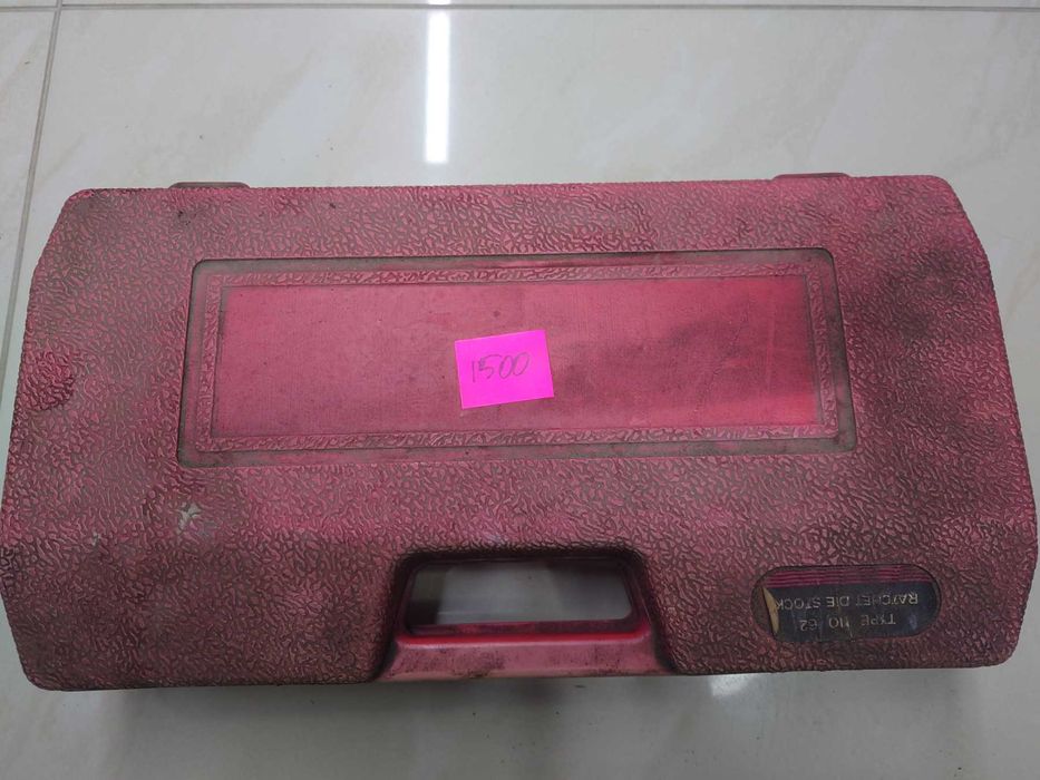 Набір плашок для нарізок різьби на труби