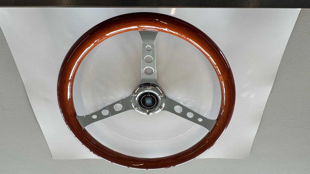 Volantes Nardi em Madeira