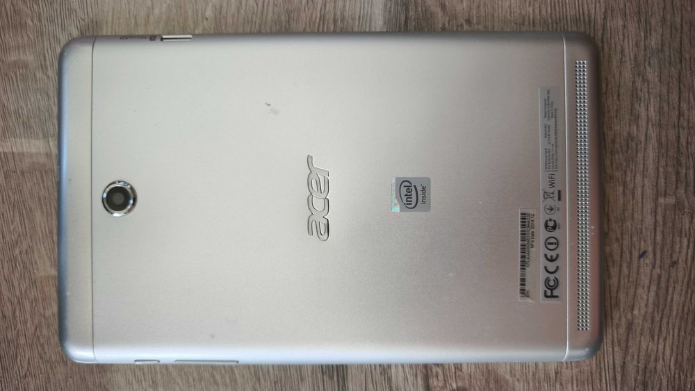 Планшет  acer iconia tab 8