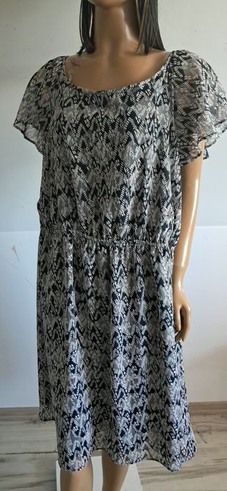 Sukienka w zygzaki plus size