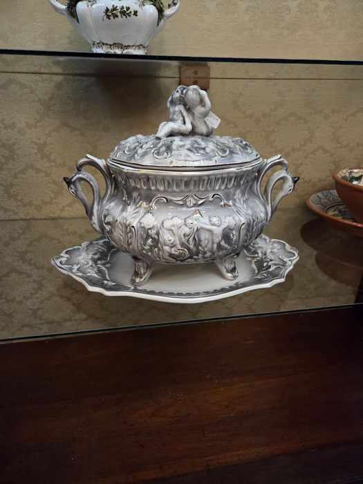Grande terrina em porcelana