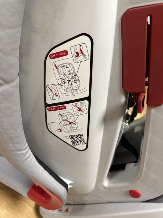 Chicco YOUniverse quase nova - Cadeira Auto