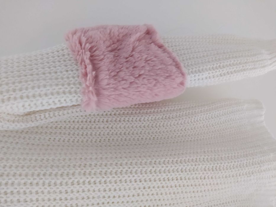 Sweter ecru z futerkiem