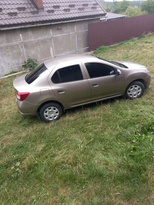 Renault Logan 2013.