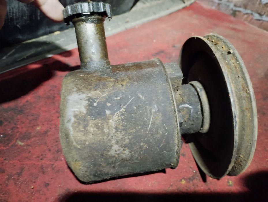 Насос ГУР  Мазда 929 двигун MA