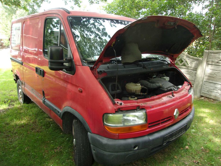 Renault Master 2,5 diesel w całości na części