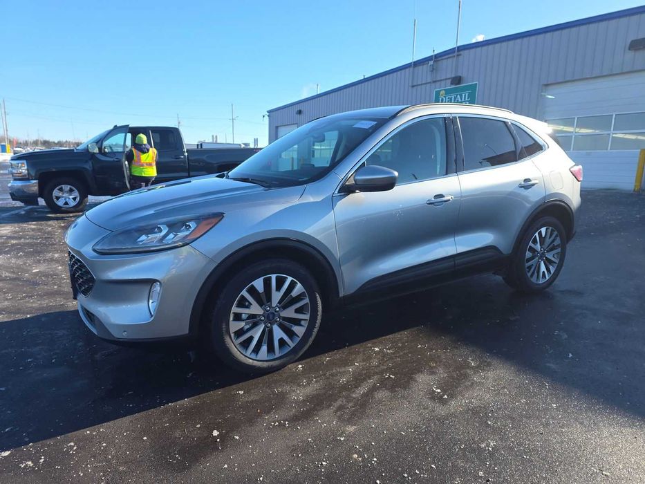 2022 Ford Escape Hybrid Titanium