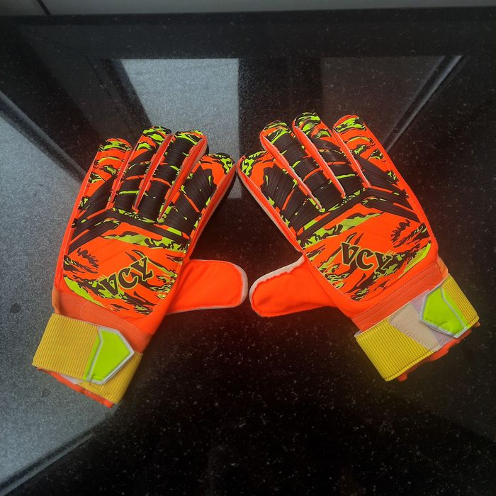 воротарские перчатки