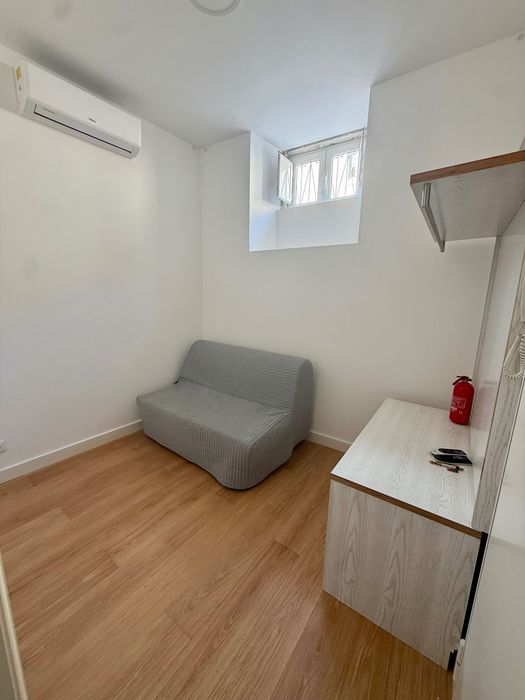Arrendo T1 na ajuda mobiliado , equipado e totalmente remodelado