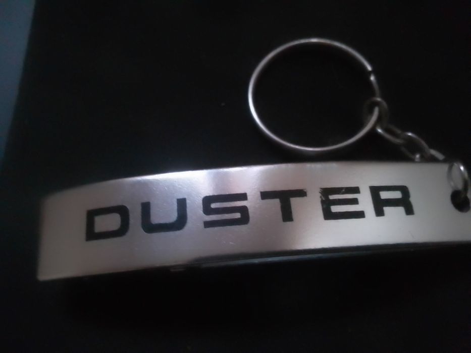 Брелок металевий Duster