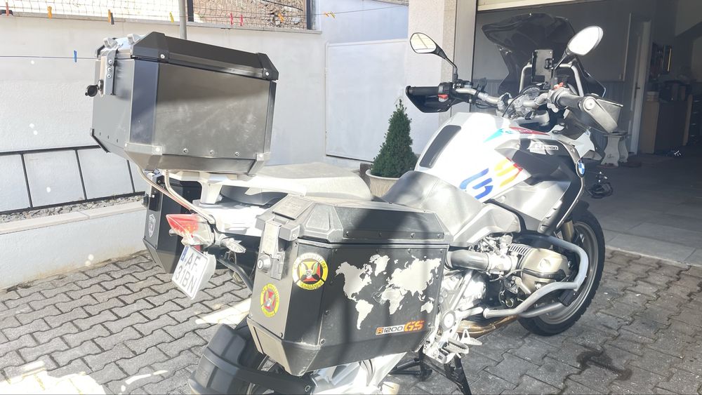Para venda moto bmw gs 1200 em muito bom estado como prova as fotos com 3 malas pneus quase novos punhos aquecidos etc