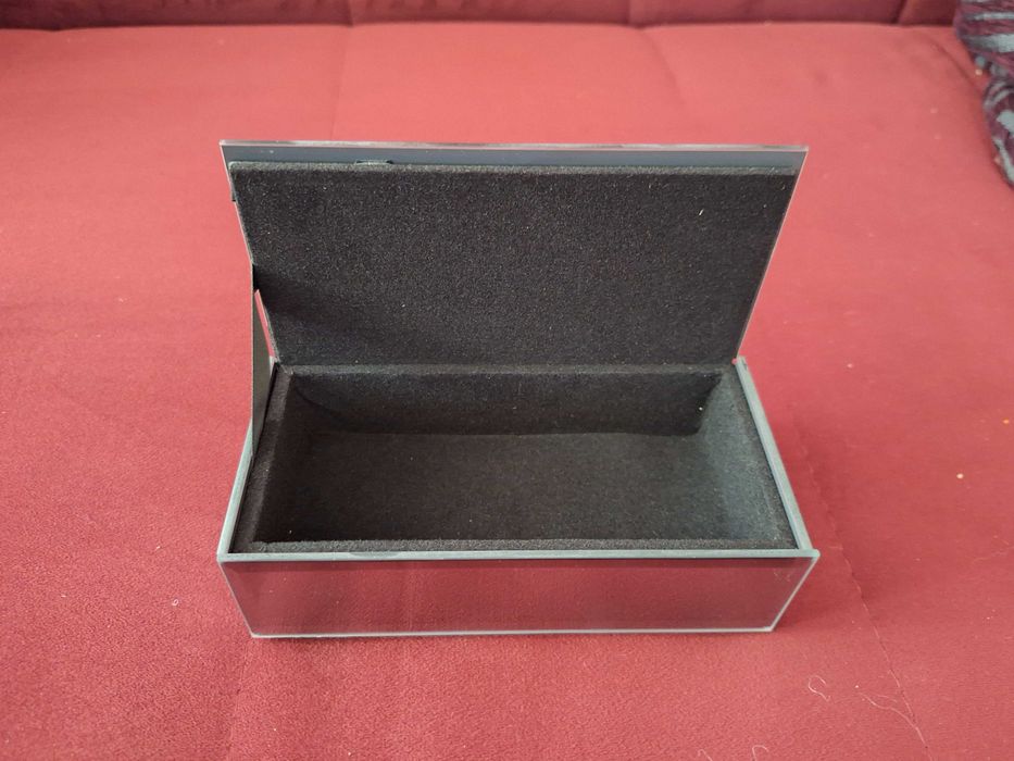 Szkatułka - puzderko na biżuterię