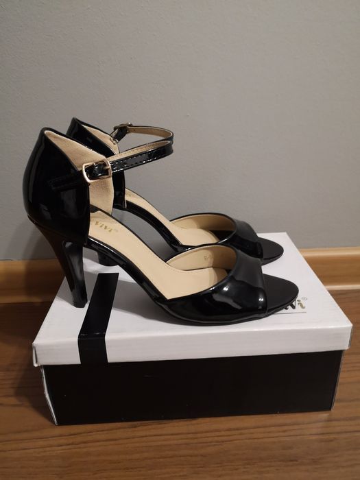 NOWE czarne lakierowane sandały na obcasie bez palców lakier 40