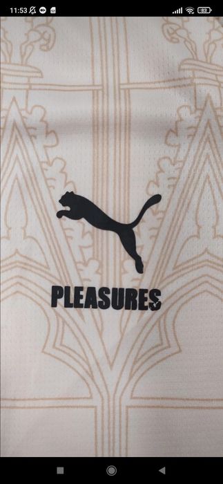 Camisola do AC Milan x Pleasures da Puma