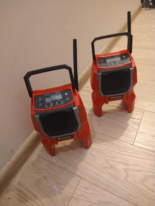 Radio budowlane akumulatorowe bluetooth.