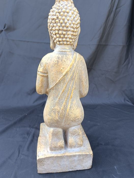 Figurka Budda wykonana z tworzywa