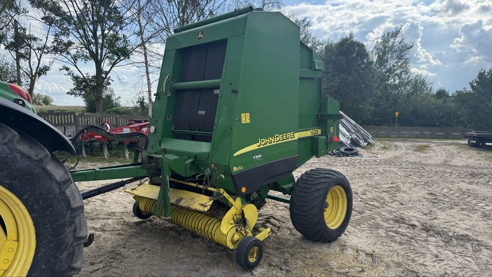 Prasa pasowa zmiennokomorowa John Deere 592 MaxiCut