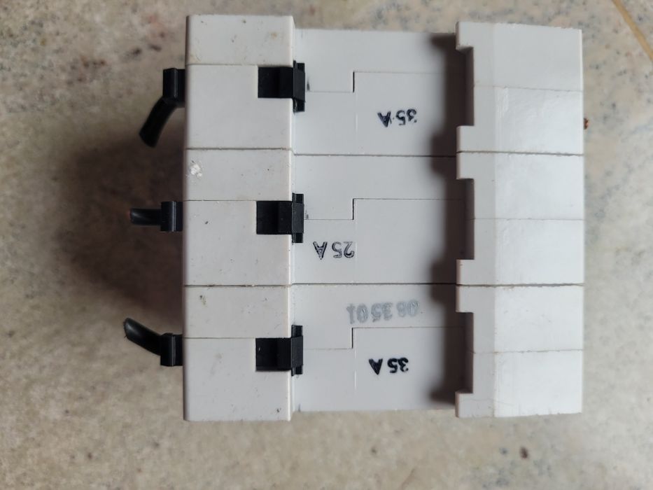 Rozłącznik bezpieczn. 35A 3 bieguny LEGRAND 1szt