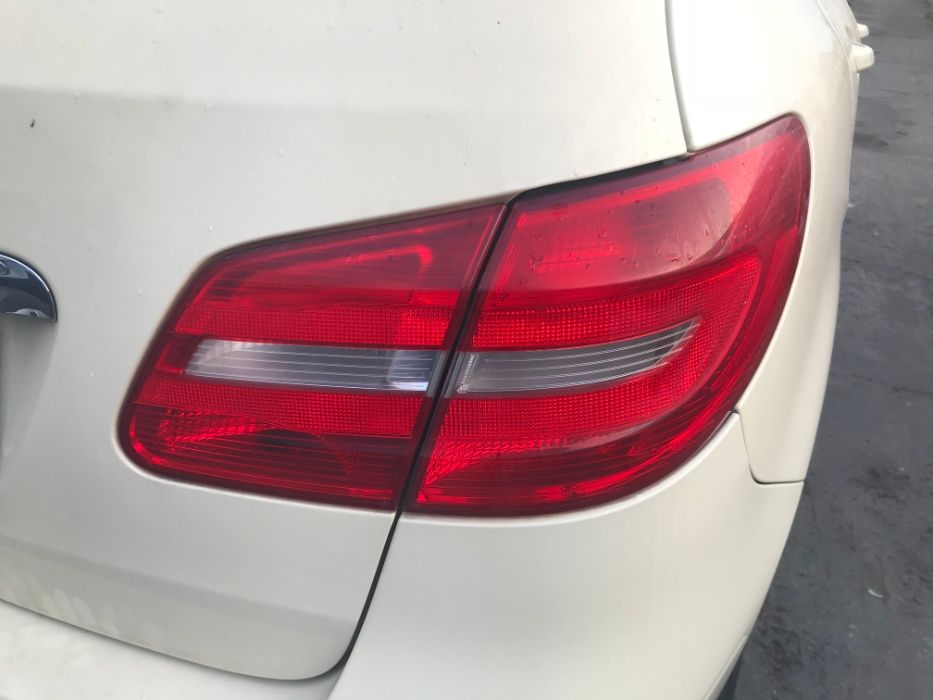 Mercedes b klasa w246 Lampa TYŁ TYLNA w Błotniku lewa prawa części