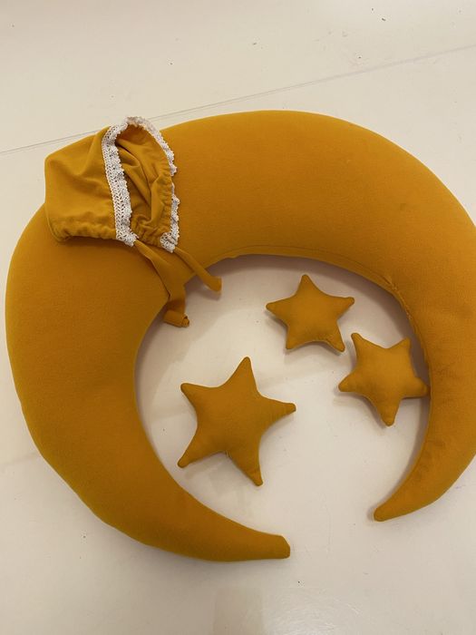 Lua com estrelas e Gorro