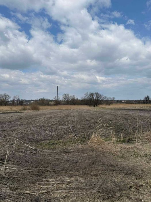 Продаж земельної ділянки під забудову в селі Звенигород з комунікаціями та старим будинком
