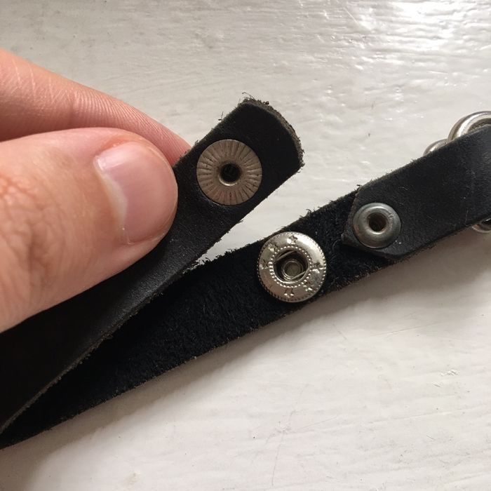 Кожаный брелок для ключей бренда We Are Able