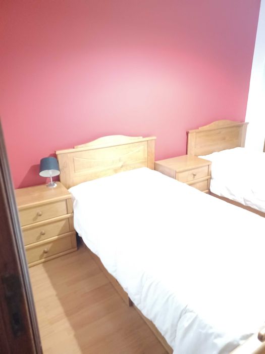 Mobília de Quarto em Pinho