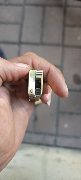 Isqueiro a gás da marca SUNEX.