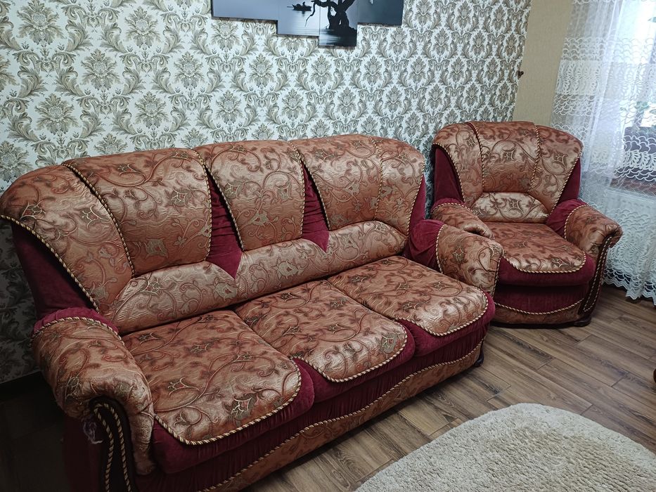 Диван у вітальню