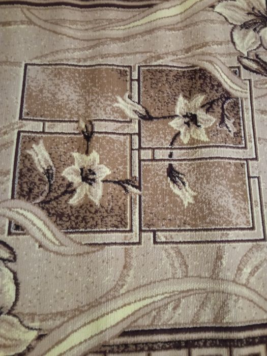 Продам  стіл книжку,, ліжко,стільці,килим.